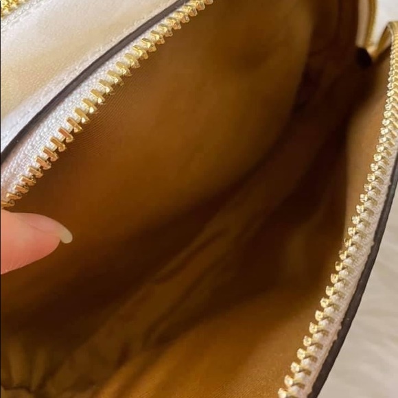 SOLD!!! 🎉SALE🎉 Coach Serena Satchel in Signature Canvas - Picture 7 of 10